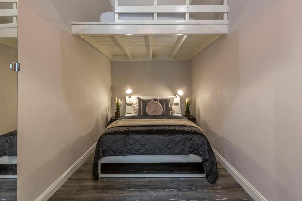 Spacious & Cozy Downtown Apartment With Balcony Boedapest Buitenkant foto